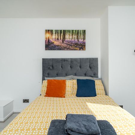 Private Room In London Enfield With Parking Екстериор снимка