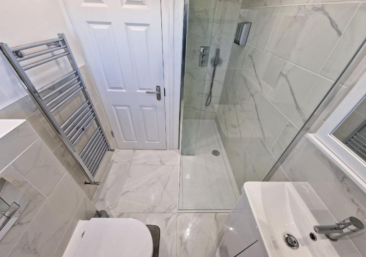 Private Room In London Enfield With Parking Екстериор снимка