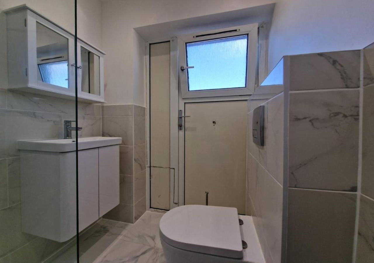 Private Room In London Enfield With Parking Екстериор снимка