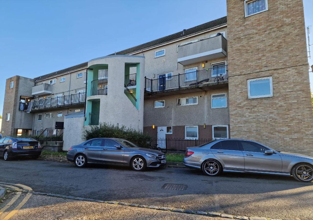 Private Room In London Enfield With Parking Екстериор снимка