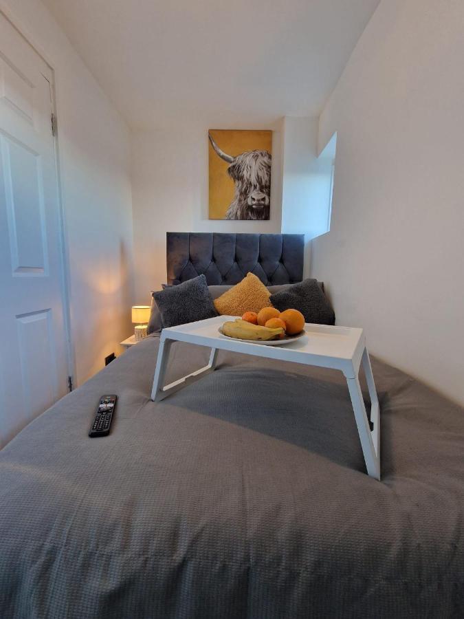 Private Room In London Enfield With Parking Екстериор снимка