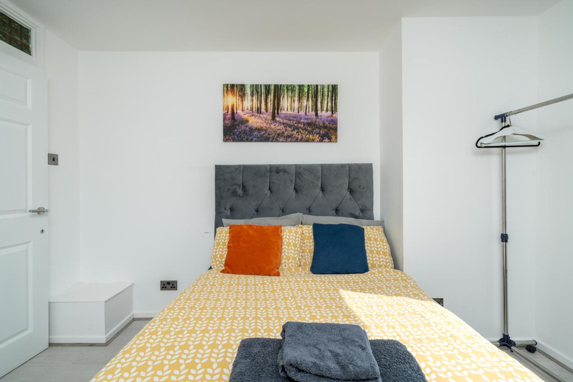 Private Room In London Enfield With Parking Екстериор снимка