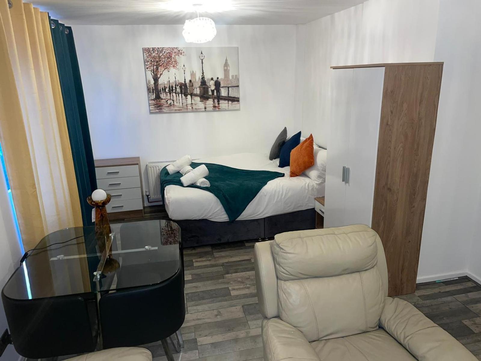 Private Room In London Enfield With Parking Екстериор снимка
