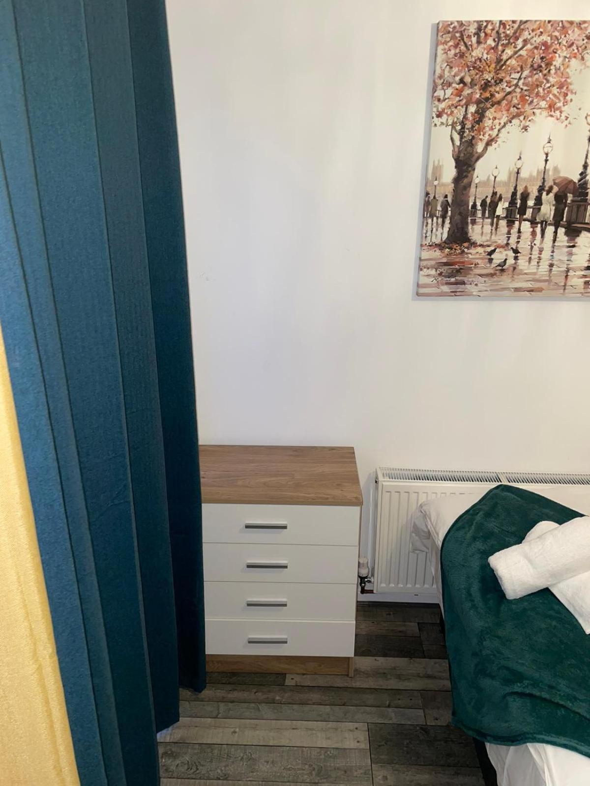 Private Room In London Enfield With Parking Екстериор снимка